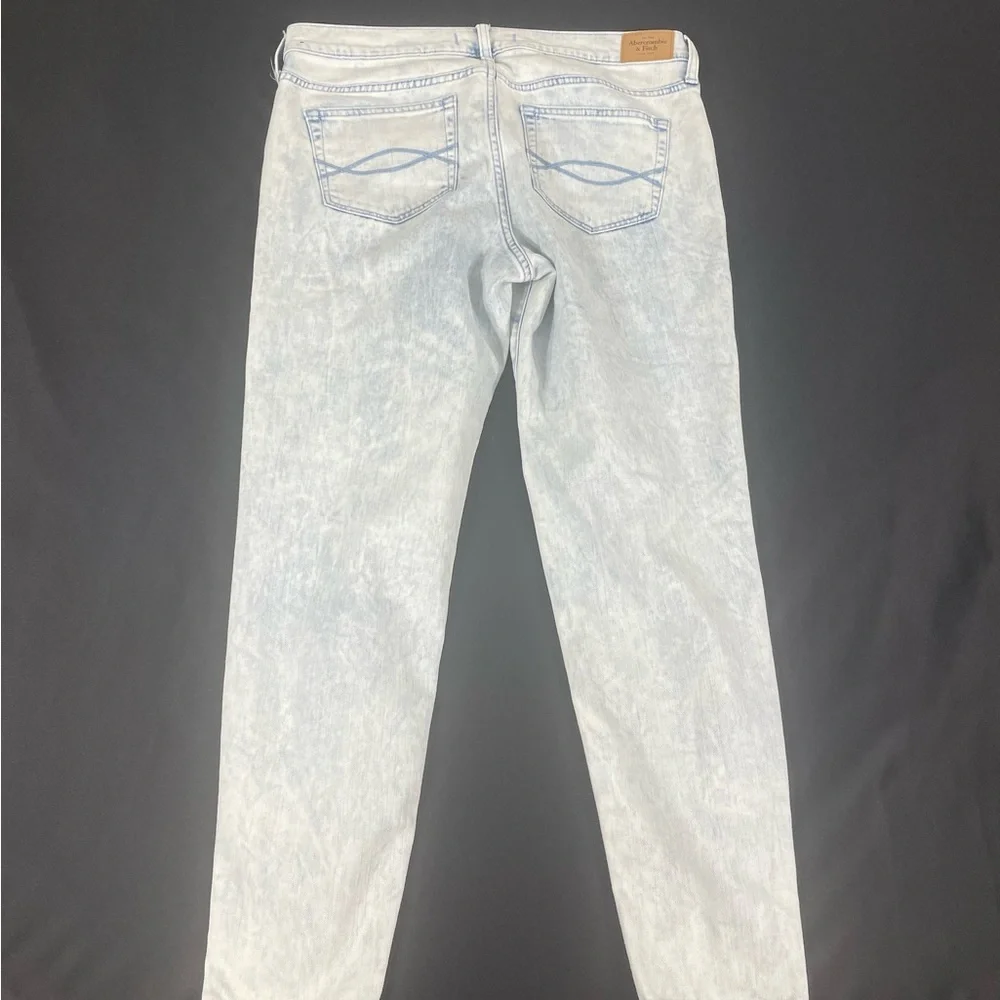 Abercrombie And Fitch Women Blue Washed Distressed Straight Denim Jeans 28-0 - Picture 9 of 10